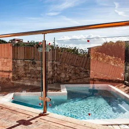Pittulongu Sleeps 10 Pool
